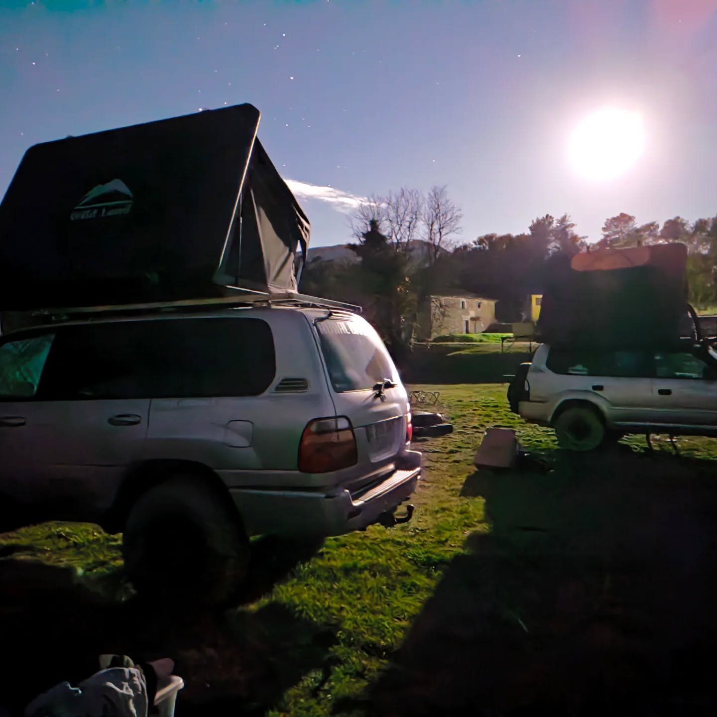 Vehículo 4x4 en ruta por el Pirineo